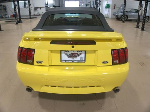 Used 2001 Ford Mustang GT RWD image 4
