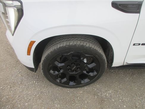 New 2026 GMC Yukon XL Denali w/ Denali Reserve Package image 11