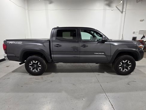 Used 2019 Toyota Tacoma TRD Off-Road image 5