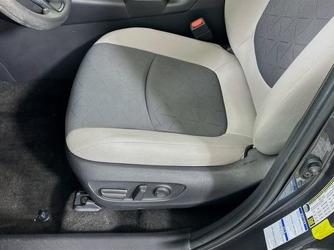 Used 2021 Toyota RAV4 XLE w/ Convenience Package AWD/4WD image 19