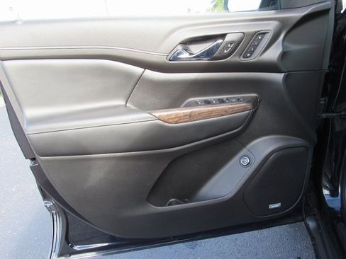 Used 2021 GMC Acadia Denali w/ Denali Technology Package image 10