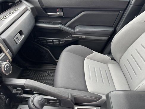 Used 2025 Toyota Tacoma TRD Off-Road image 13