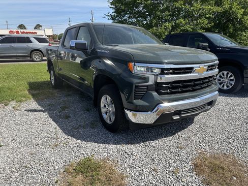Used 2025 Chevrolet Silverado 1500 LT RWD image 3