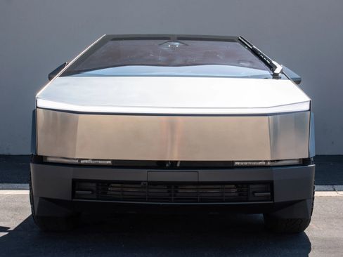 Used 2024 Tesla Cybertruck AWD Crew Cab image 4
