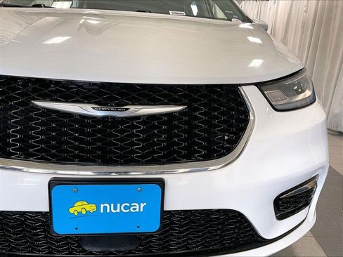 Used 2023 Chrysler Pacifica Touring-L FWD image 32
