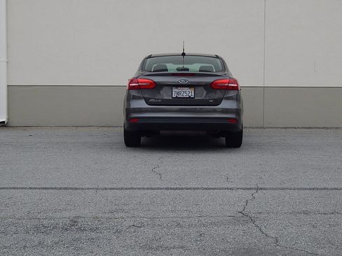 Used 2015 Ford Focus SE image 4