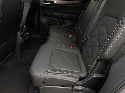 Used 2024 Volkswagen Atlas Cross Sport SE AWD/4WD image 9