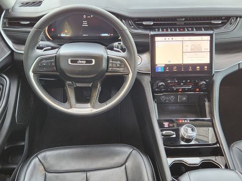 Used 2023 Jeep Grand Cherokee Limited w/ Luxury Tech Group II AWD/4WD image 19