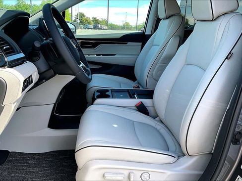 New 2026 Honda Odyssey Touring image 9
