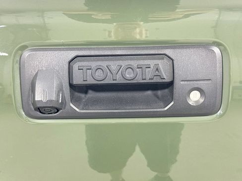 Used 2021 Toyota Tacoma TRD Sport w/ Technology Package AWD/4WD image 18