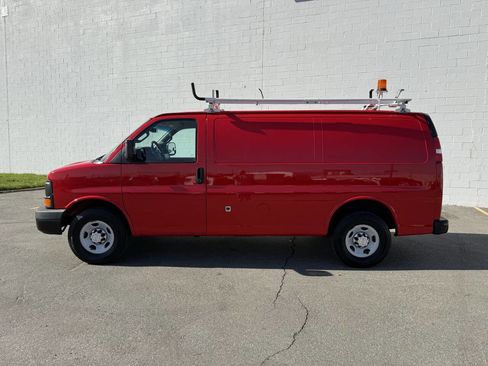 Used 2016 Chevrolet Express 2500 image 18