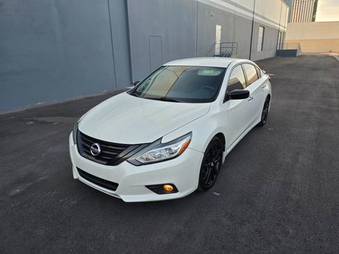 Used 2018 Nissan Altima 2.5 SR w/ SR Midnight Edition FWD image 3