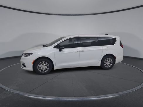 New 2026 Chrysler Pacifica Select image 8