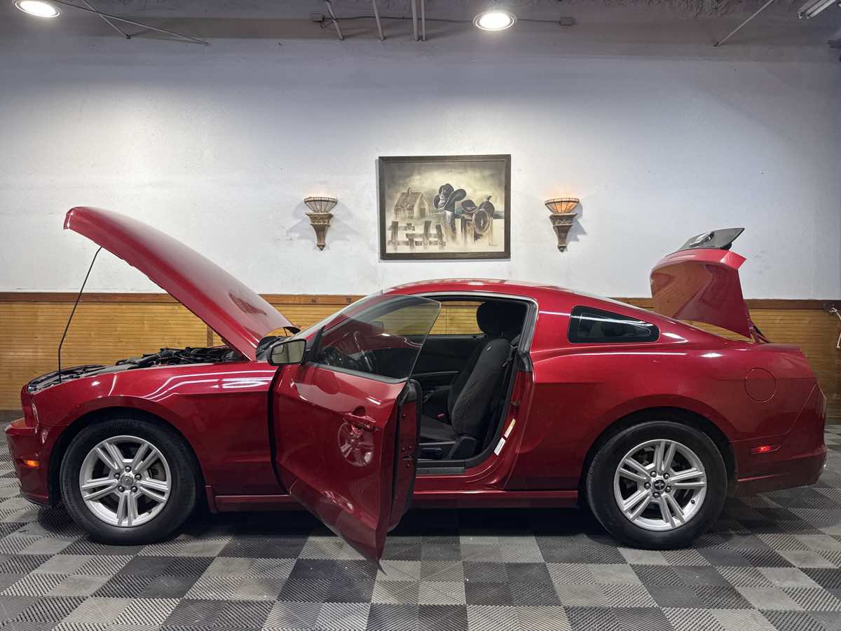 Used 2013 Ford Mustang Coupe RWD image 10