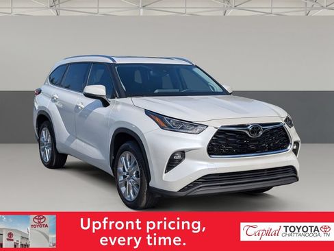 Used 2023 Toyota Highlander Limited FWD image 1