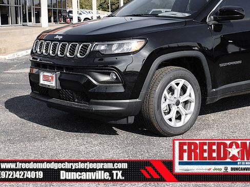 New 2026 Jeep Compass Latitude image 42