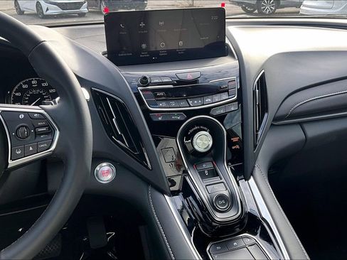 Used 2025 Acura RDX SH-AWD image 9