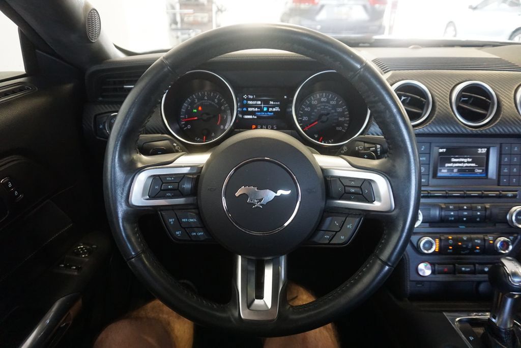 Used 2018 Ford Mustang Coupe RWD image 3