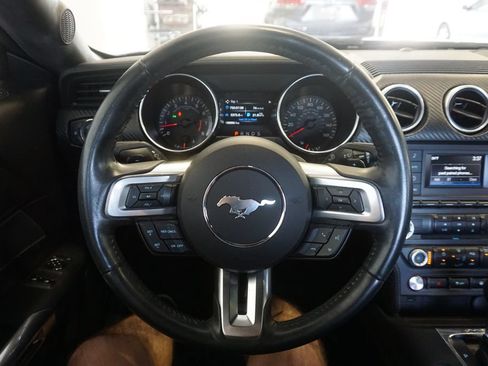 Used 2018 Ford Mustang Coupe RWD image 3