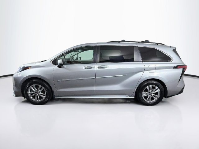 Used 2022 Toyota Sienna XLE w/ XLE Plus Package FWD image 5