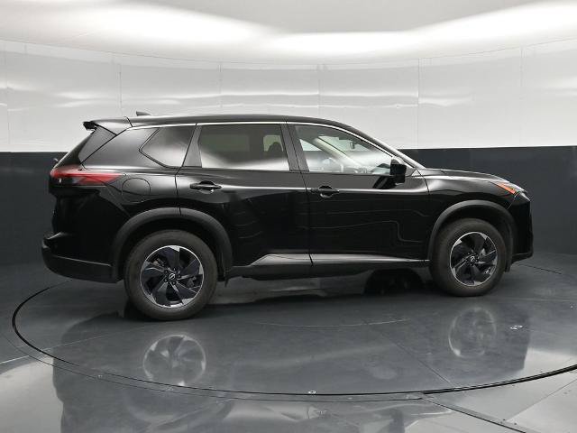 Used 2024 Nissan Rogue SV AWD/4WD image 2
