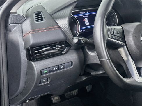 Used 2025 Nissan Sentra SR FWD image 16