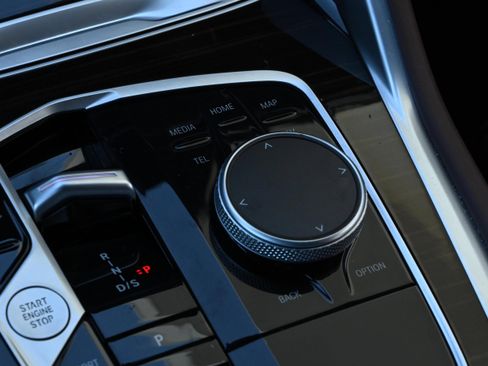 Certified 2025 BMW X6 xDrive40i w/ Premium Package image 21