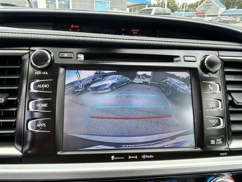 Used 2018 Toyota Highlander XLE FWD image 19