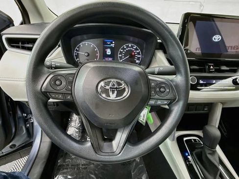 Used 2025 Toyota Corolla Cross L AWD/4WD image 11