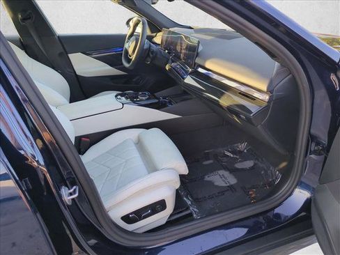 Certified 2026 BMW i5 eDrive40 RWD image 22