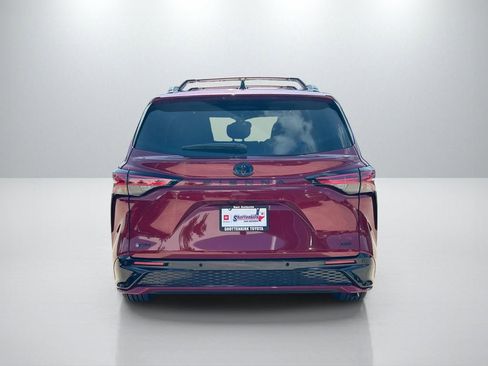 Used 2025 Toyota Sienna XSE w/ XSE Plus Package FWD image 6