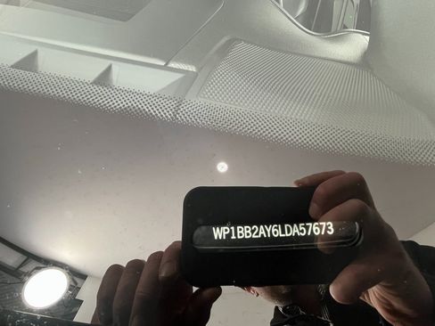 Used 2020 Porsche Cayenne S image 32