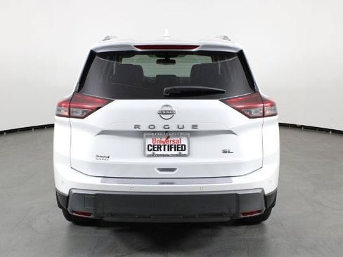 Certified 2024 Nissan Rogue SL FWD image 11