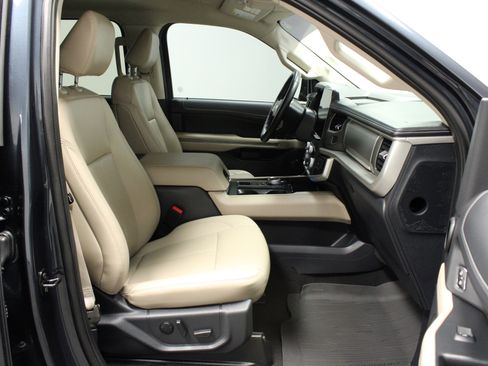 Used 2024 Ford Expedition XLT RWD image 15