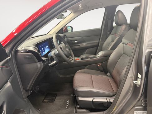Used 2025 Nissan Kicks SR image 25