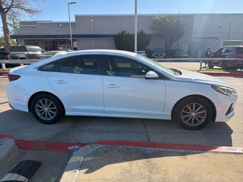 Used 2018 Hyundai Sonata SE w/ Cargo Package image 4