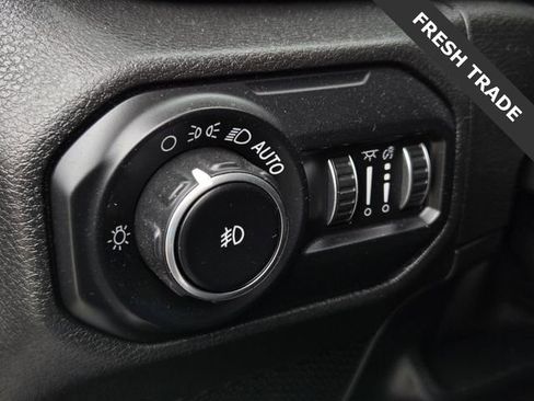 Used 2020 Jeep Wrangler Unlimited Sahara AWD/4WD image 20