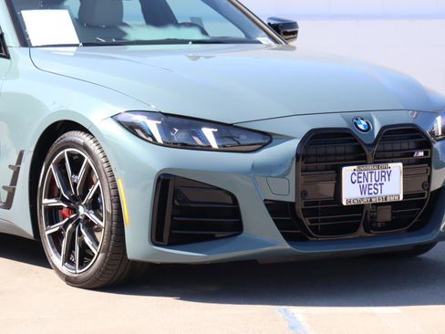 Used 2025 BMW 440i xDrive w/ Premium Package image 2