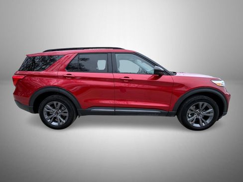 Used 2023 Ford Explorer XLT w/ Equipment Group 202A image 4