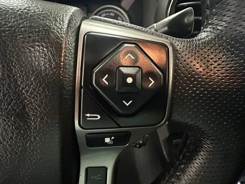 Used 2022 Toyota Tacoma Limited AWD/4WD image 19