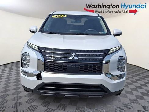 Used 2023 Mitsubishi Outlander ES FWD image 2