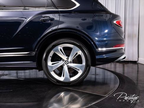 Used 2023 Bentley Bentayga Extended Wheelbase AWD/4WD image 8