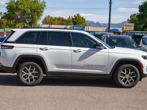 Used 2025 Jeep Grand Cherokee Limited w/ Luxury Tech Group II image 4