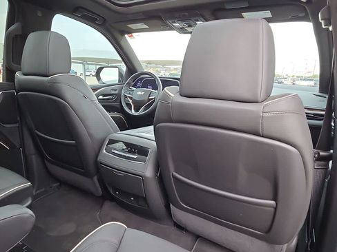 Used 2024 Cadillac Escalade Premium Luxury RWD image 16