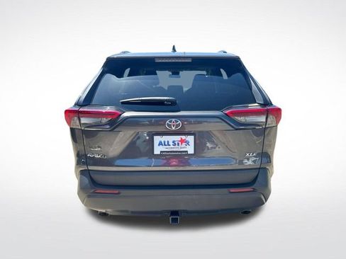 Used 2019 Toyota RAV4 XLE Premium FWD image 9