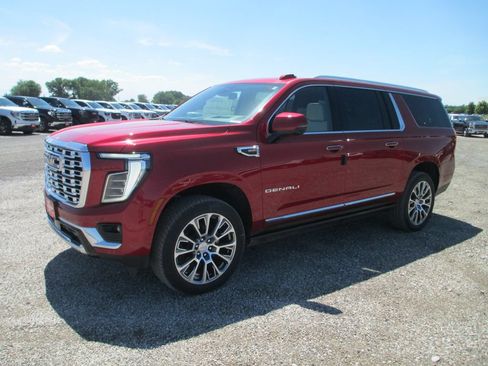New 2026 GMC Yukon XL Denali w/ Sun & Power Step Package AWD/4WD image 8