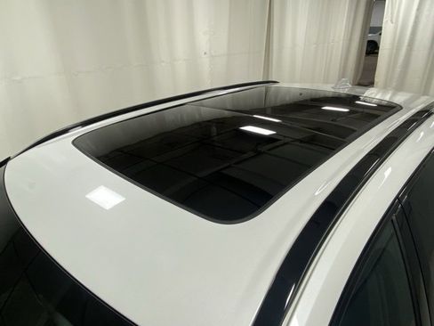 Certified 2025 Volvo XC60 B5 Plus image 6