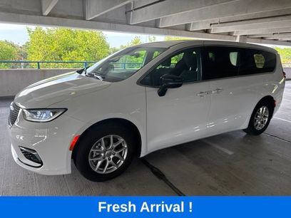 Used 2024 Chrysler Pacifica Touring