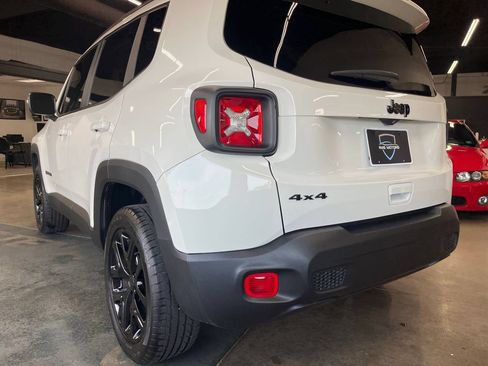 Used 2023 Jeep Renegade Altitude w/ Sun/Sound Group AWD/4WD image 9