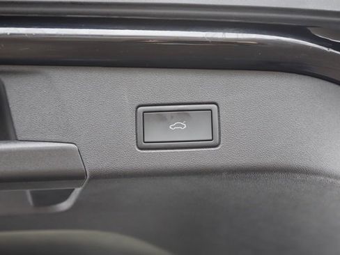 Used 2023 Volkswagen ID.4 Pro S image 8